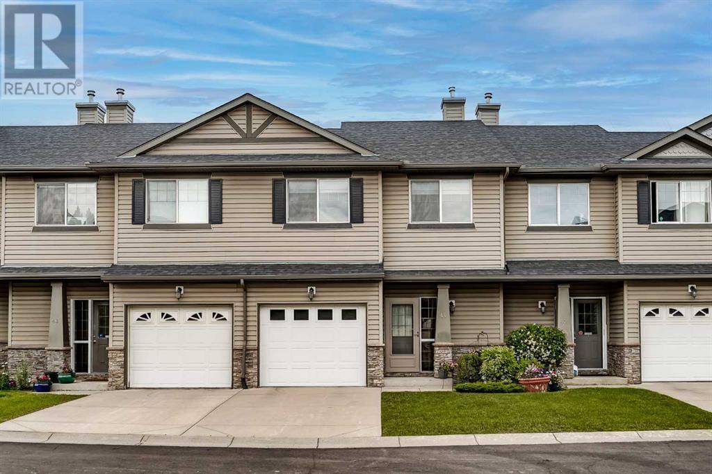 44 Rockyvalley Villas NW, Calgary, AB T3G5X3