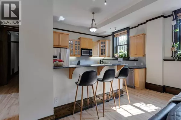 Calgary, AB T2T0G8,1, 804 18 Avenue SW