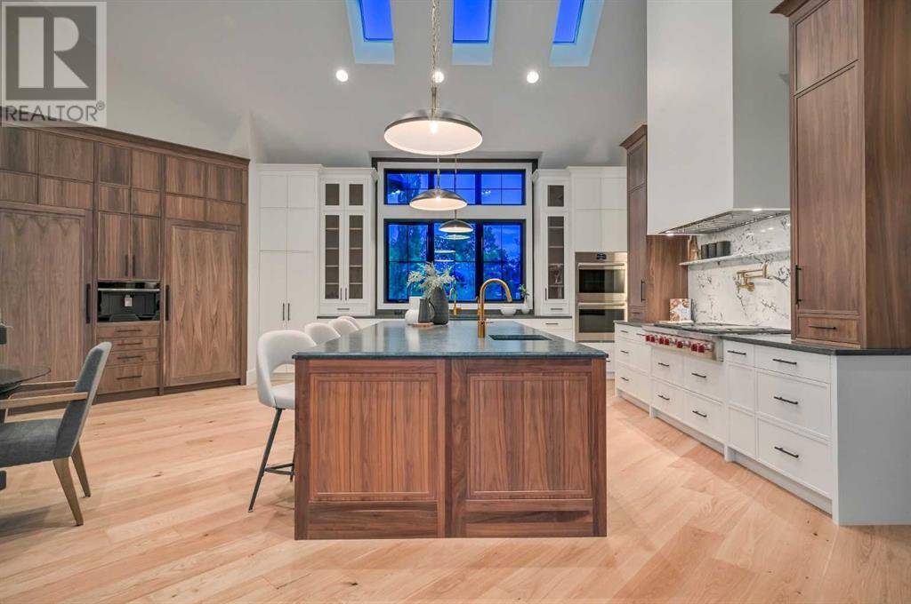 Calgary, AB T2T2T7,1608 49 Avenue SW