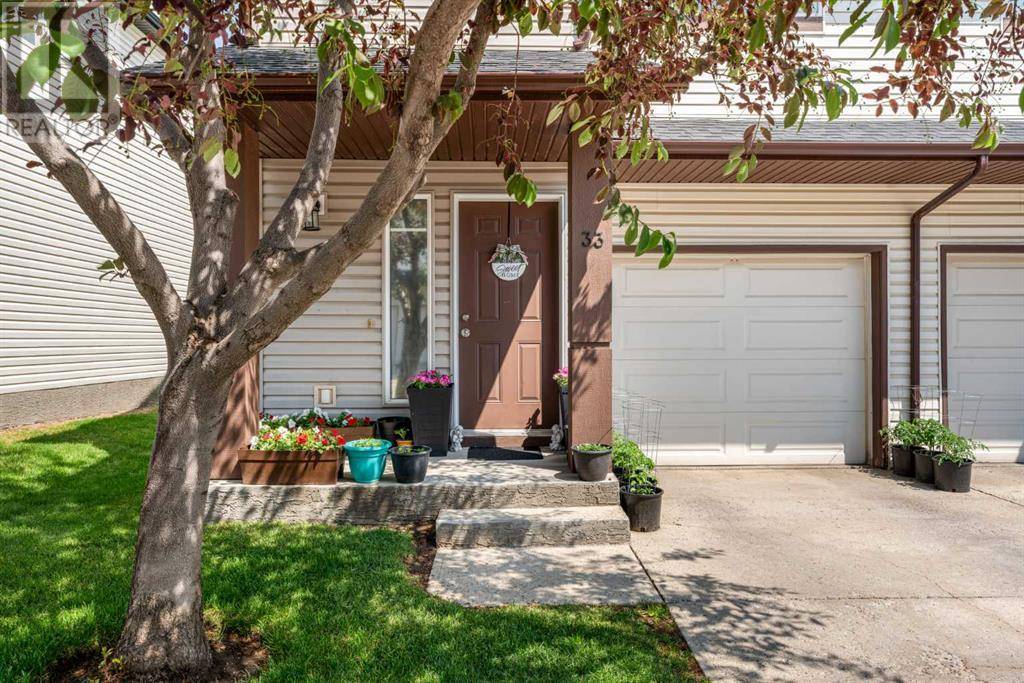 33 Everridge Gardens SW, Calgary, AB T2Y0G8