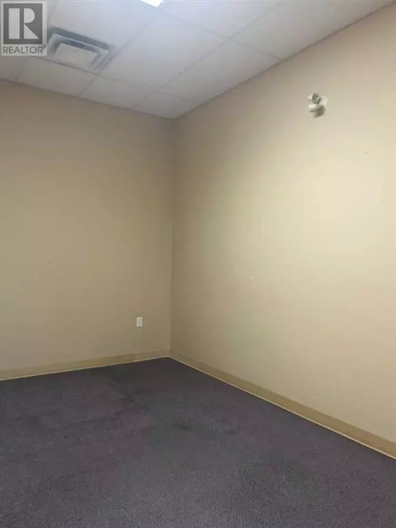 Medicine Hat, AB T1B4E7,101, 1424 Southview Drive SE