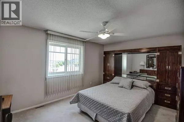 Calgary, AB T2Y3M5,105 Somerglen Park SW
