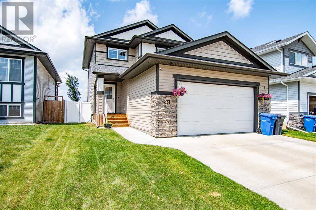 566 Robinson Avenue, Penhold, AB T0M1R0