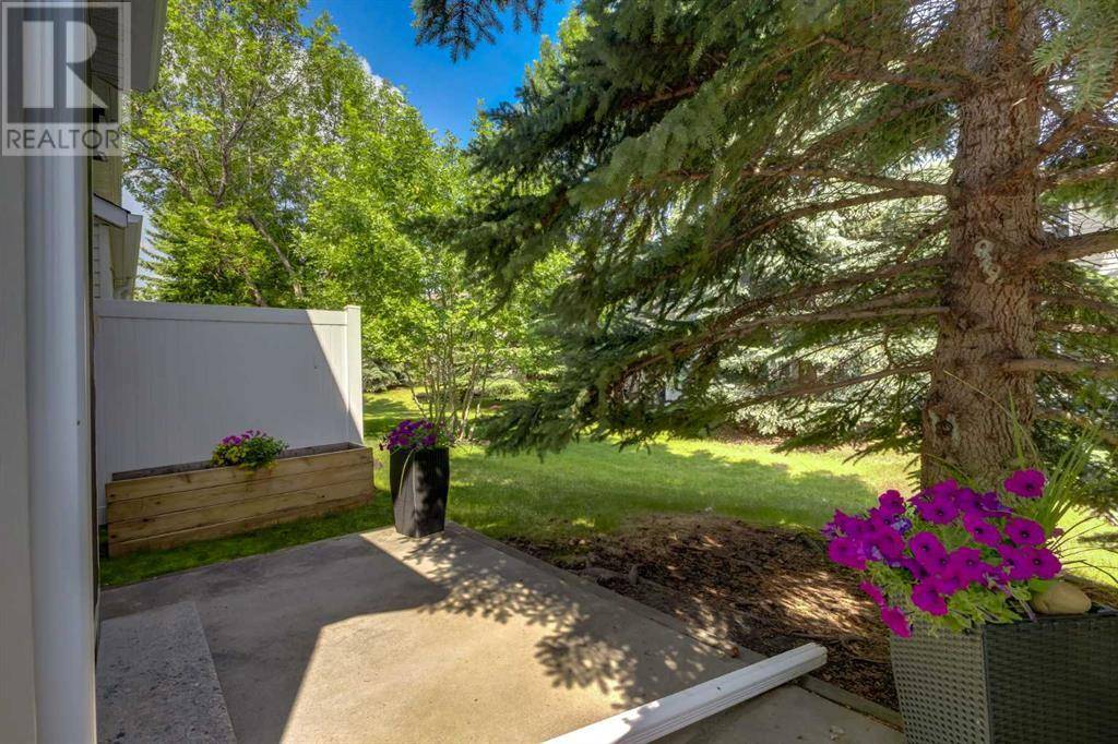 16 Millrise Green SW, Calgary, AB T2Y3E8