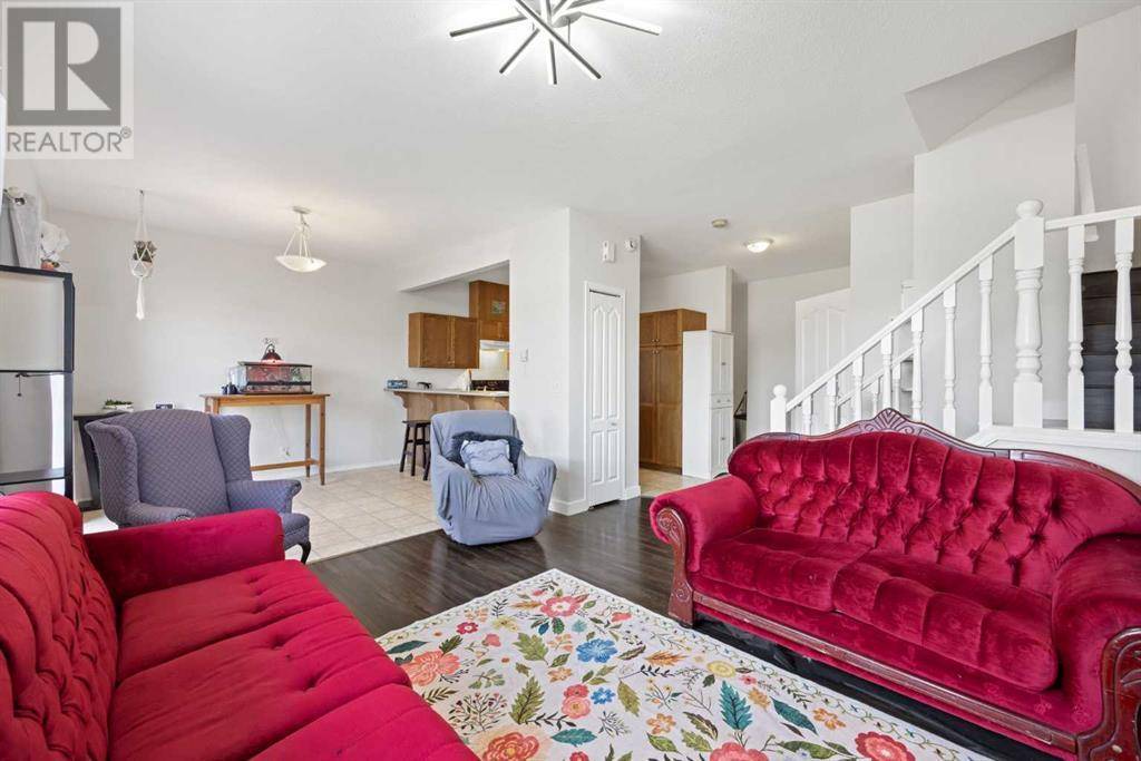 Airdrie, AB T4B2Y9,903, 720 Willowbrook Road NW