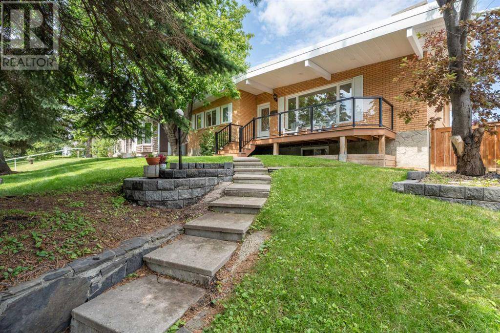 Calgary, AB T2K3K8,1028 Thorneycroft Drive NW
