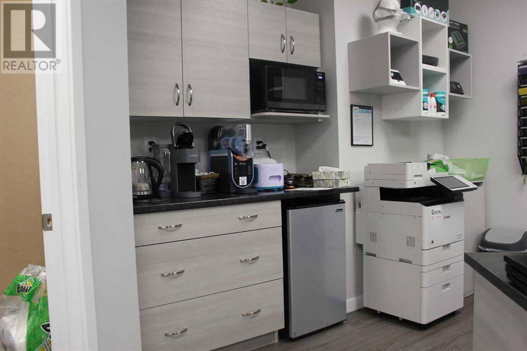 Medicine Hat, AB T1A3P9,2810 13 Avenue SE