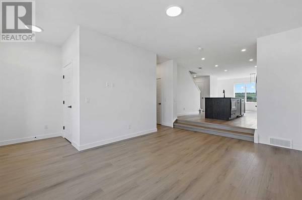 Calgary, AB T2X5R7,914 Wolf Willow Boulevard SE