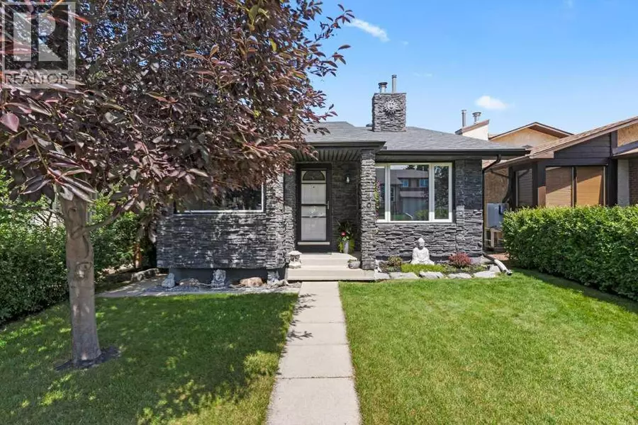 40 Beacham Rise NW, Calgary, AB T3K1S2
