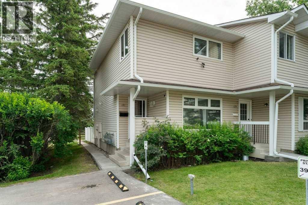 131 woodsman Lane SW, Calgary, AB T2W4Z5