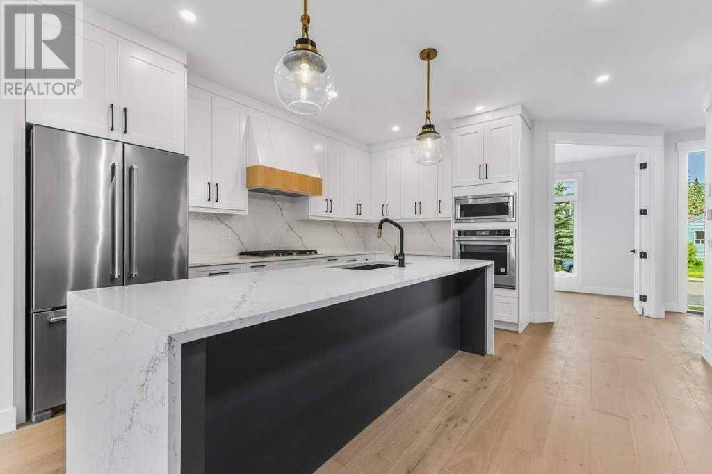 Calgary, AB T2M0W8,1528 18th Avenue NW
