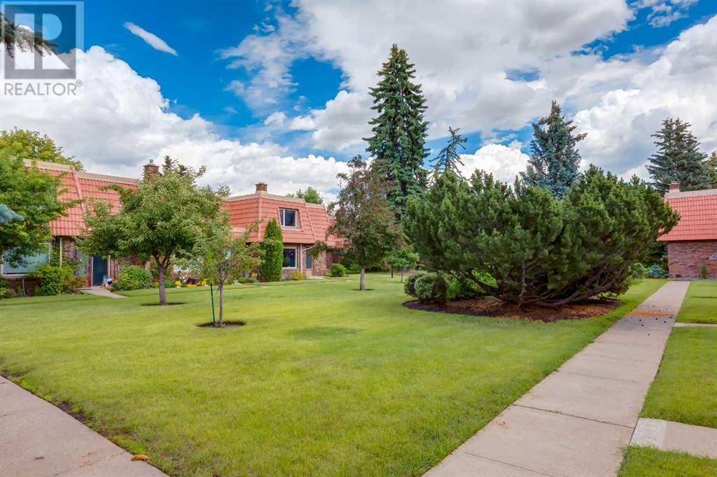 Calgary, AB T2J0L8,55, 714 Willow Park Drive SE