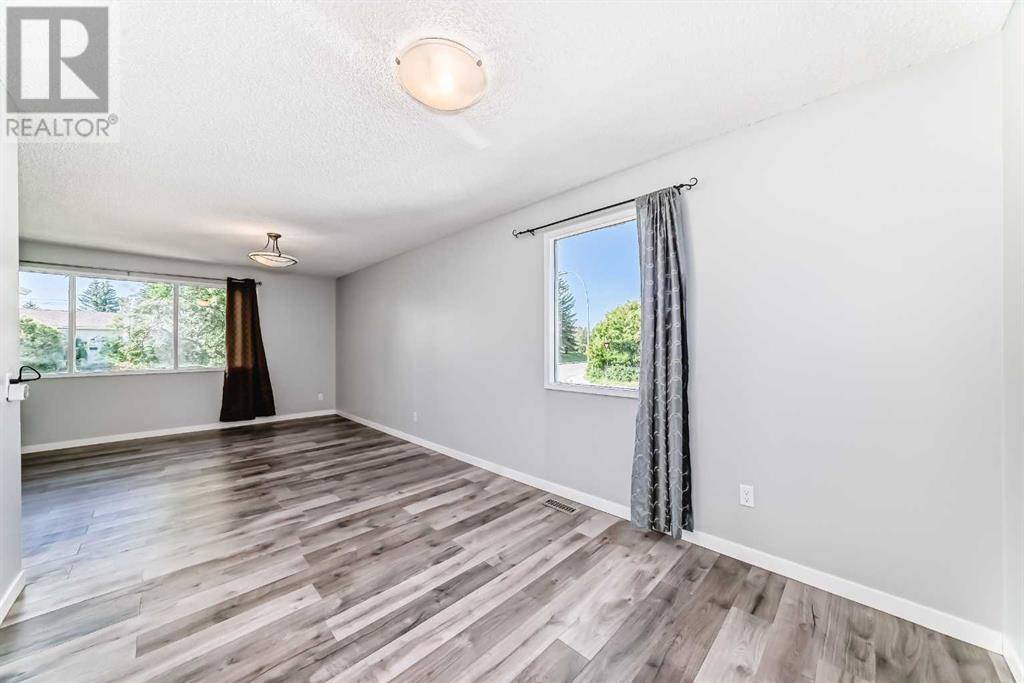 Calgary, AB T2A4E4,5544 5 Avenue SE