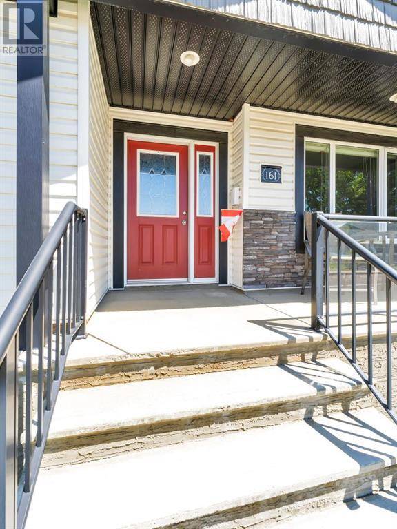 Medicine Hat, AB T1B0E3,161 Chartwell Row SE