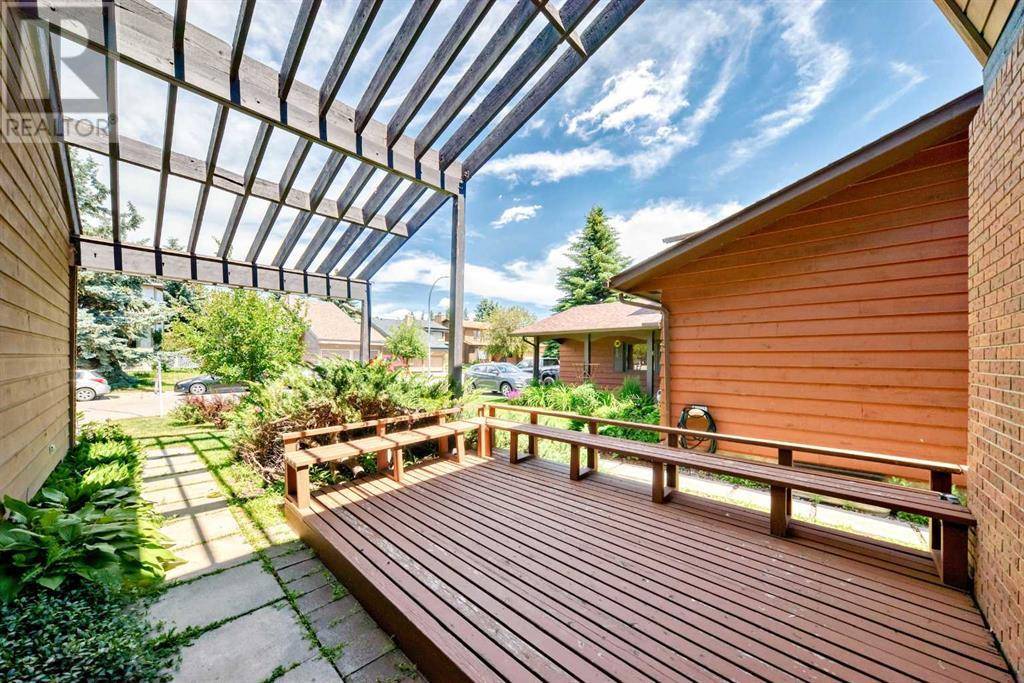 Calgary, AB T2J6B9,111 Deercross Road SE
