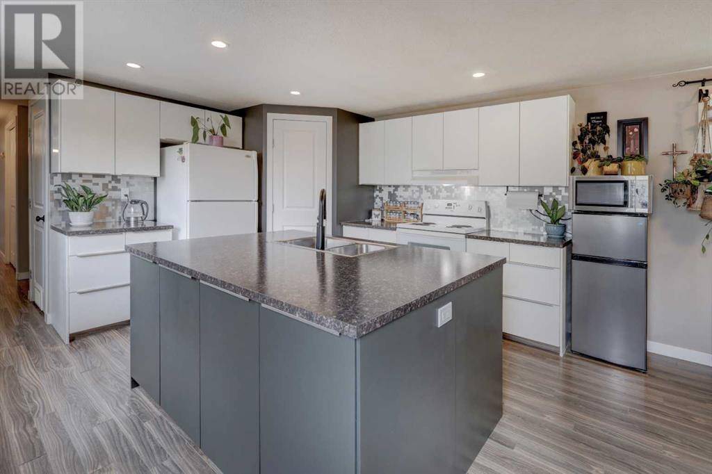 Olds, AB T4H1M2,8 Birch Close