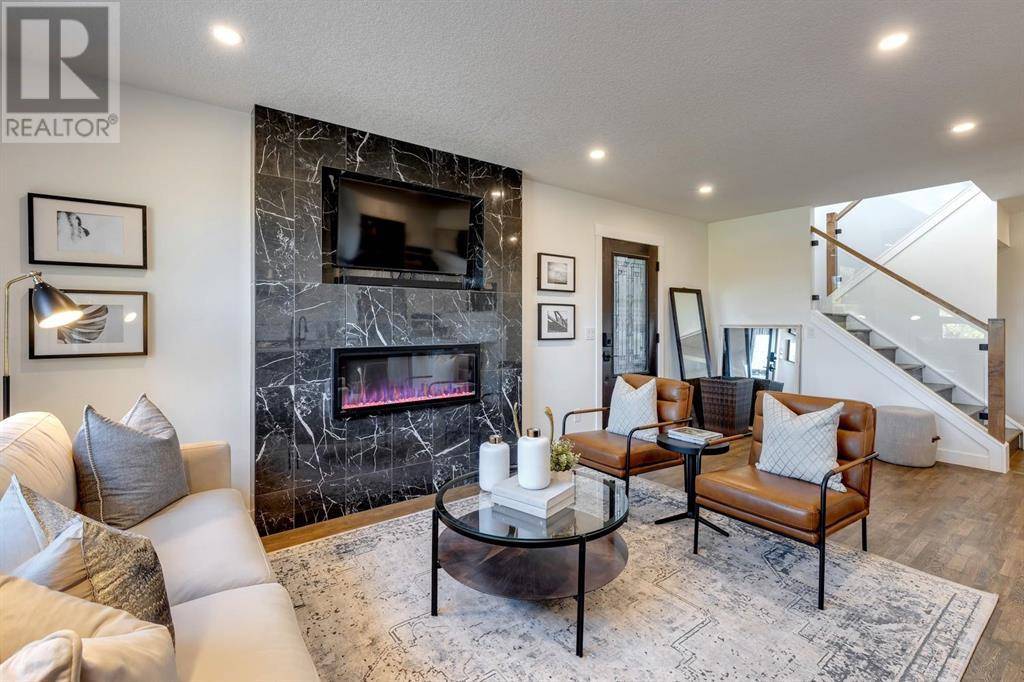 Calgary, AB T2T4W2,2126 18A Street SW