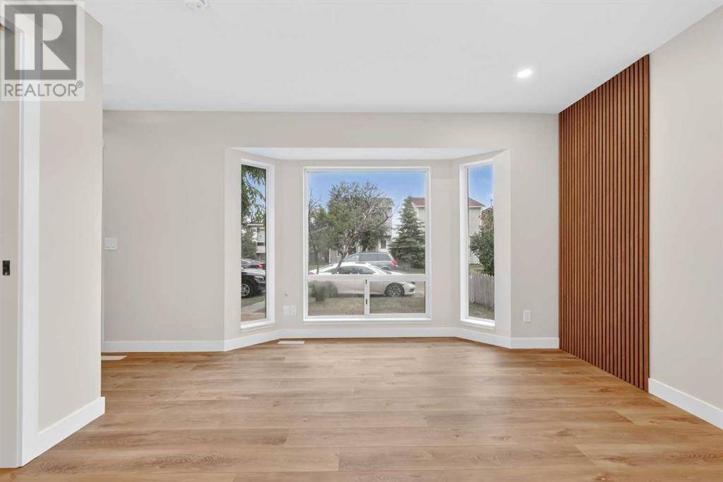 Calgary, AB T3J2V5,10 Martindale Mews NE