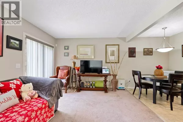 Calgary, AB T3K0G6,90 Panatella Villas NW
