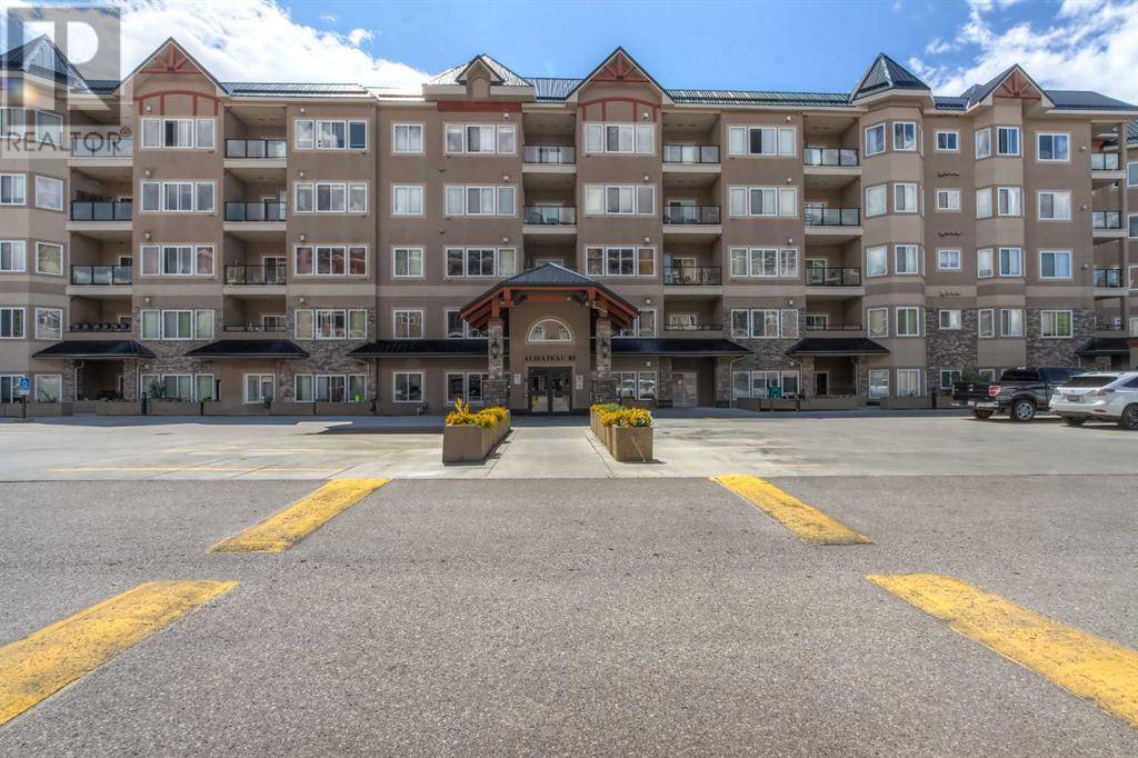 102, 10 Discovery Ridge Close SW, Calgary, AB T3H5X3