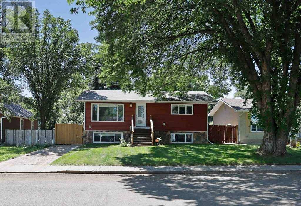 43 Spruce Avenue, Brooks, AB T1R0A2