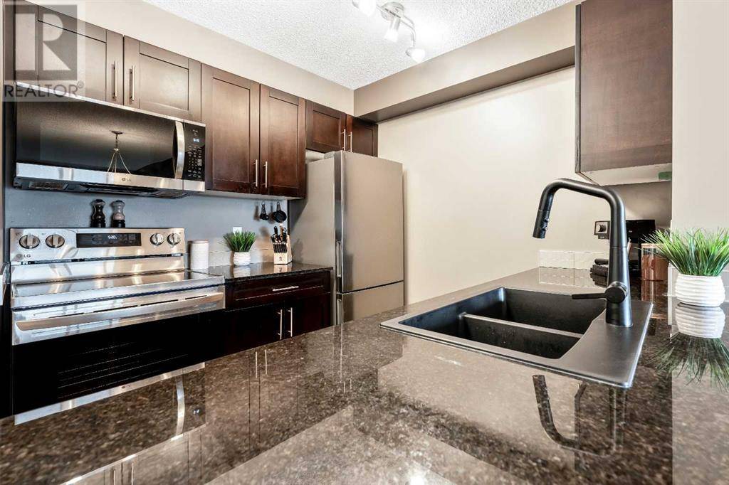 Airdrie, AB T4B3V7,6404, 403 Mackenzie Way SW