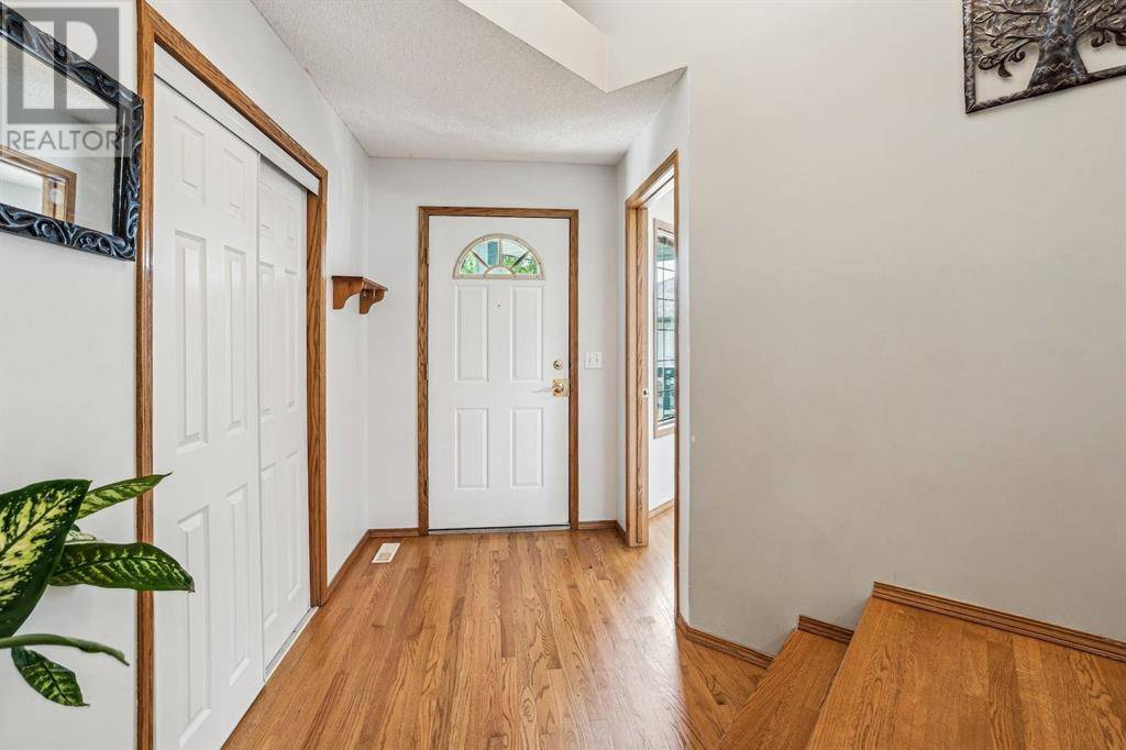 Okotoks, AB T1S1S2,62 Sheep River Drive