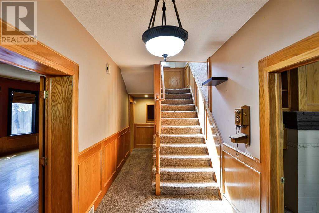 Lethbridge, AB T1J2R1,326 12 Street S