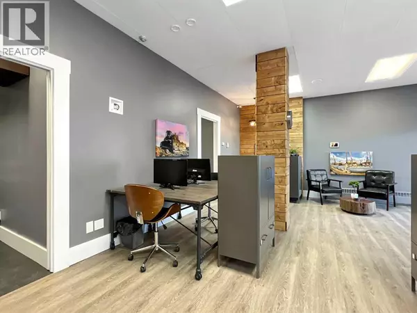 Calgary, AB T2N1Z7,312 14 Street NW