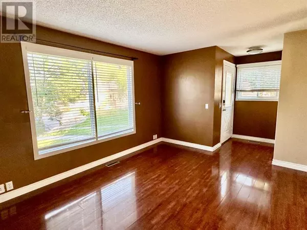 Calgary, AB T2B2S3,32 Erin Mount Crescent SE