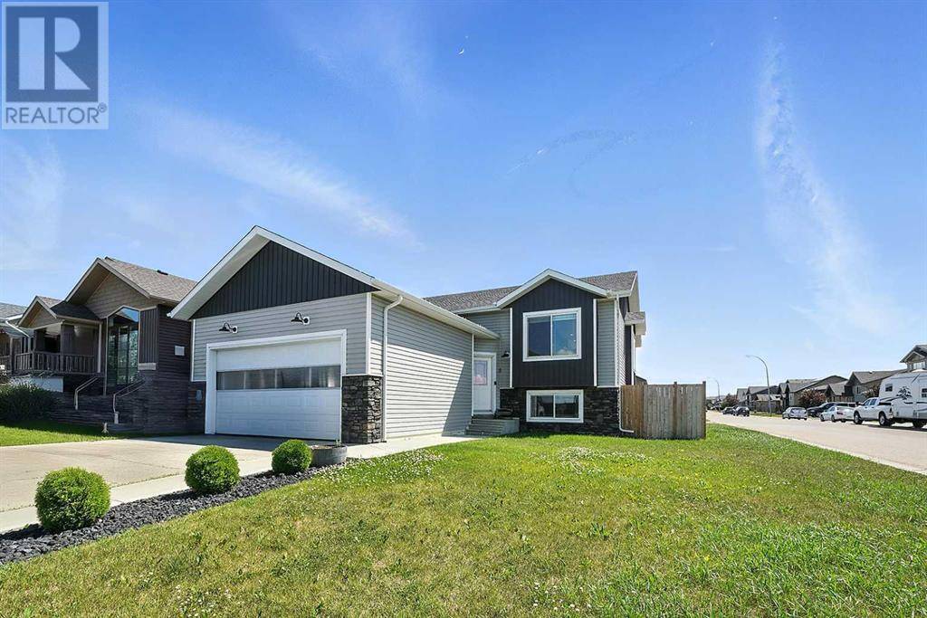5 Mackenzie Avenue, Lacombe, AB T4L0A6