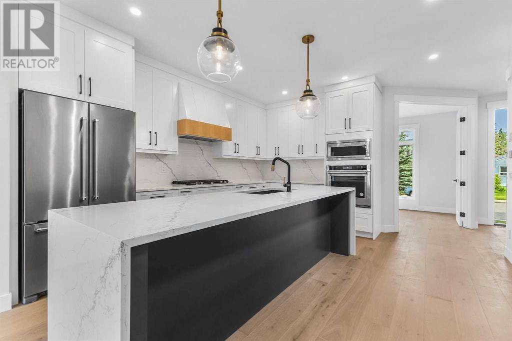 Calgary, AB T2M0W8,1526 & 1528 18 Avenue NW