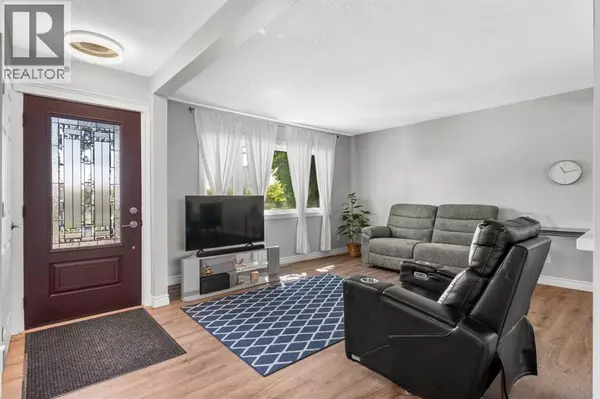 Calgary, AB T2V2Z4,321 Haddon Road SW