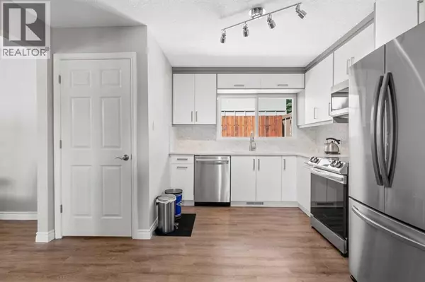 Calgary, AB T2V2Z4,321 Haddon Road SW