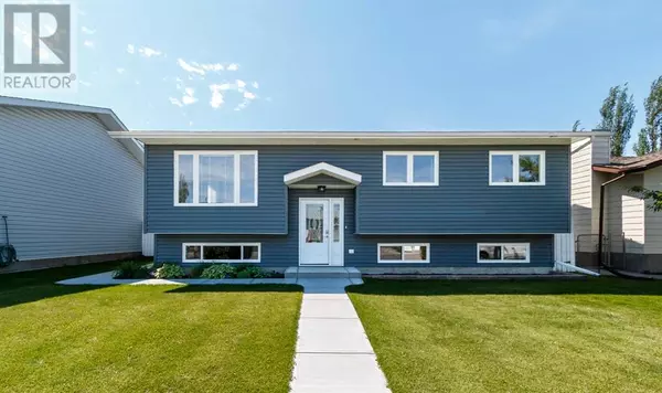 5607 43 St Close, Olds, AB T4H1C3