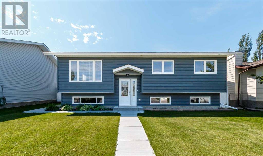5607 43 St Close, Olds, AB T4H1C3