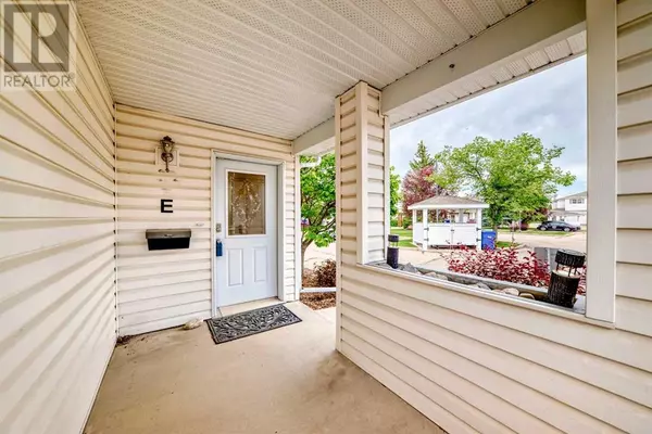 Red Deer, AB T4R2Z5,16E, 32 Daines Avenue