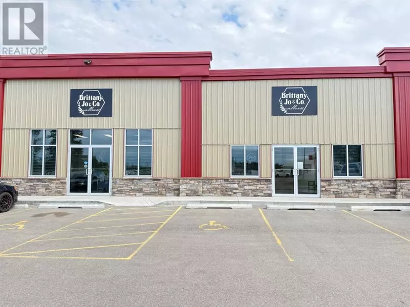 110 & 120, 5641 48 AvenueCrescent, Ponoka, AB T4J1K2