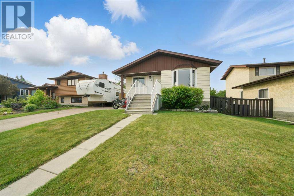37 Cunningham Crescent, Red Deer, AB T4P2S2