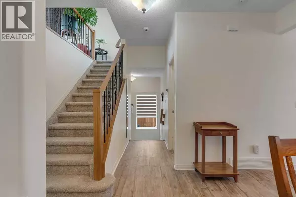 Calgary, AB T3G5B1,121 Rockbluff Place NW