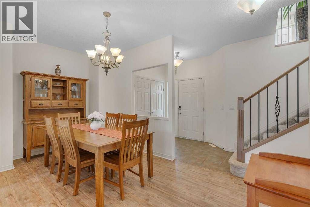Calgary, AB T3G5B1,121 Rockbluff Place NW