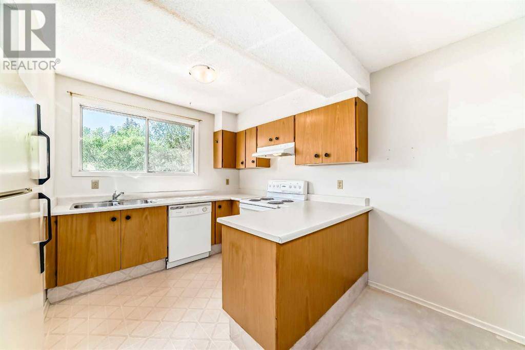 Calgary, AB T2W3N8,2187 Woodview Drive SW