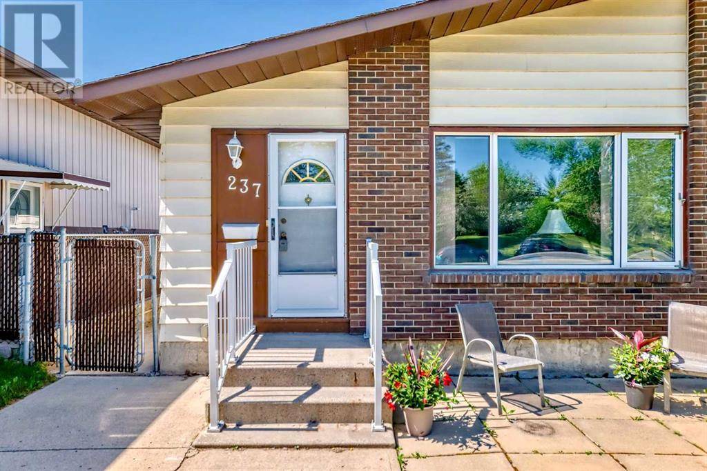 237 Queensland Place SE, Calgary, AB T2J4E1