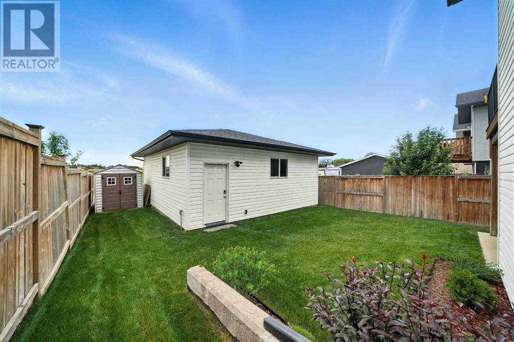 Blackfalds, AB T4M0M2,41 Aztec Crescent