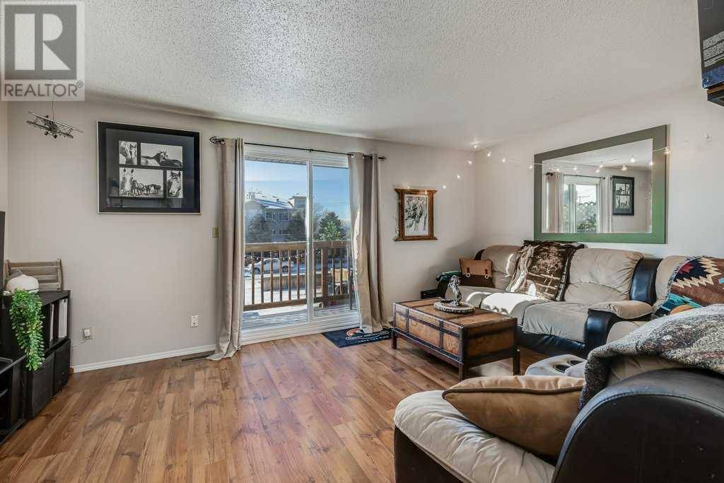 Okotoks, AB T1S1J4,7, 130 Mcrae Street