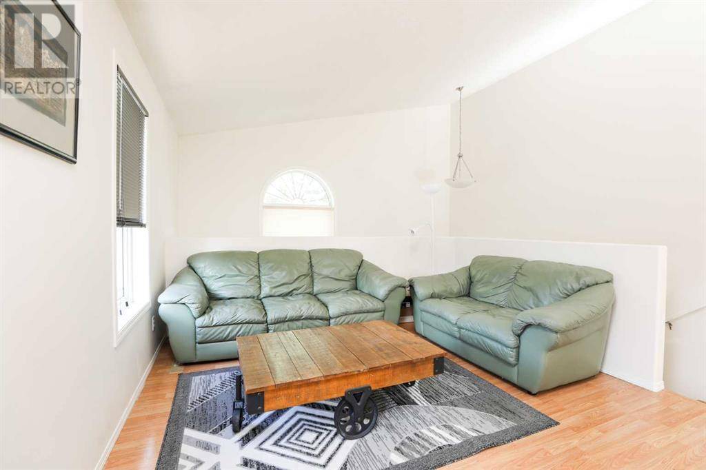 Lethbridge, AB T1H6Y1,1195 7 Avenue N