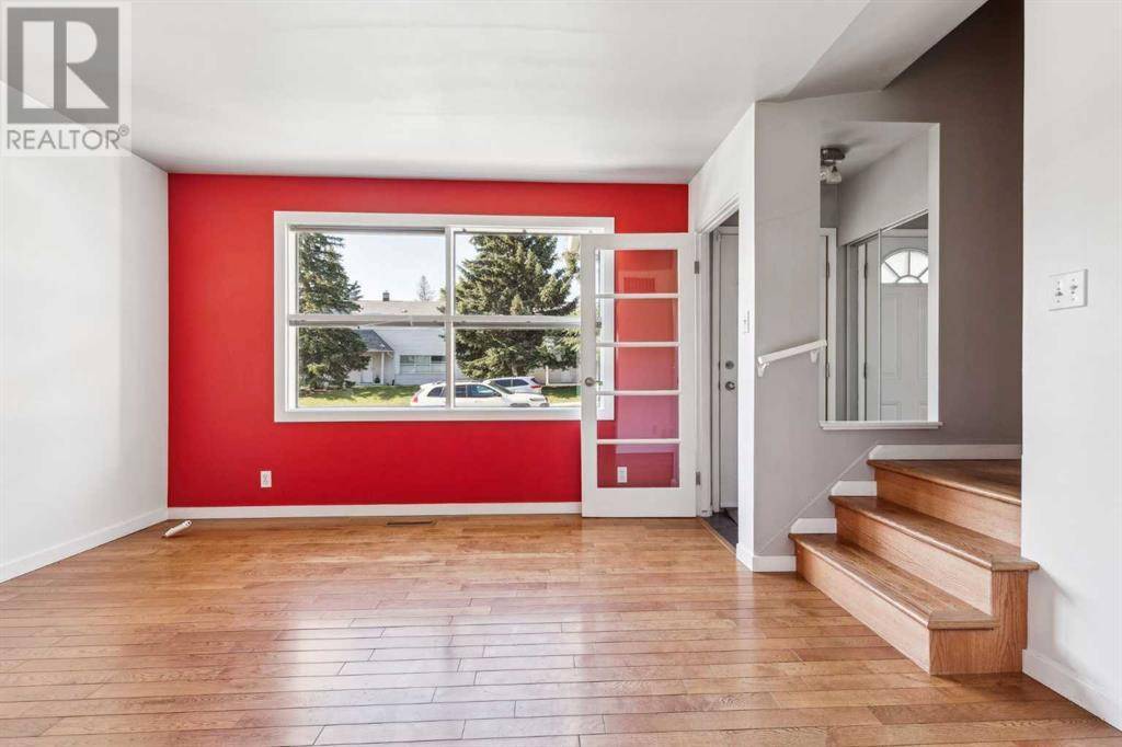Calgary, AB T3E8Y8,608 32 Avenue NE