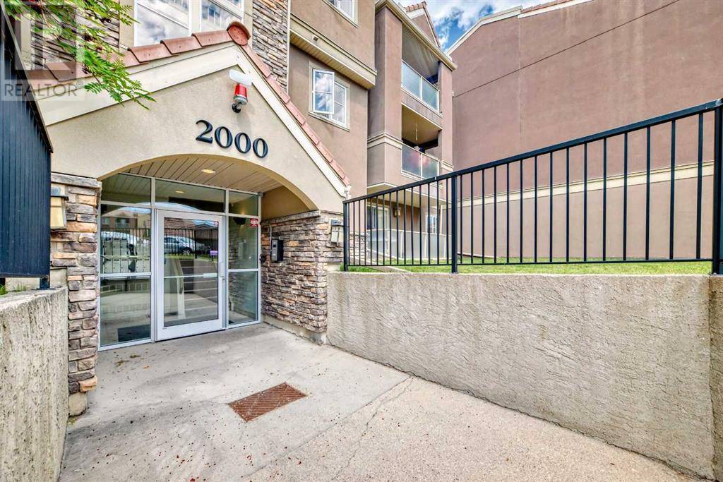 Calgary, AB T2A3Y2,107, 2033 Edenwold Heights NW