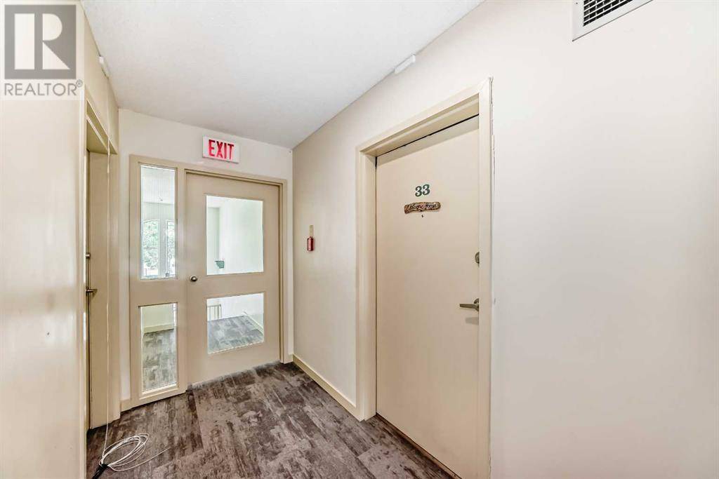 Calgary, AB T2A3Y2,107, 2033 Edenwold Heights NW