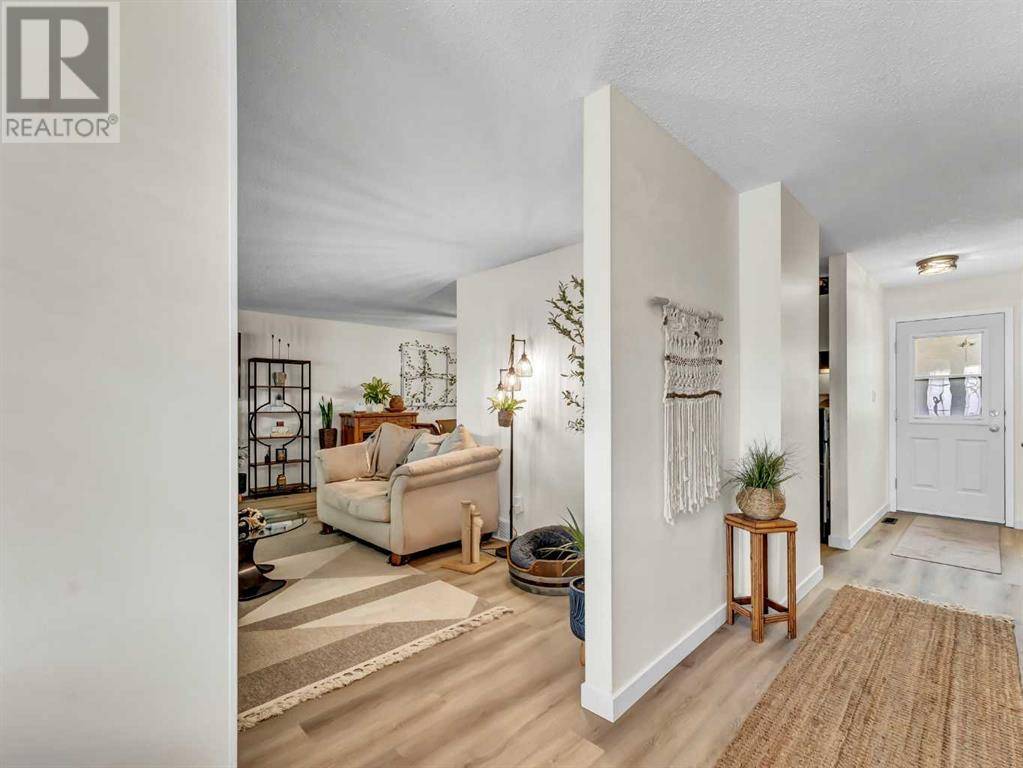 Medicine Hat, AB T1C1B7,339 20 Street NE